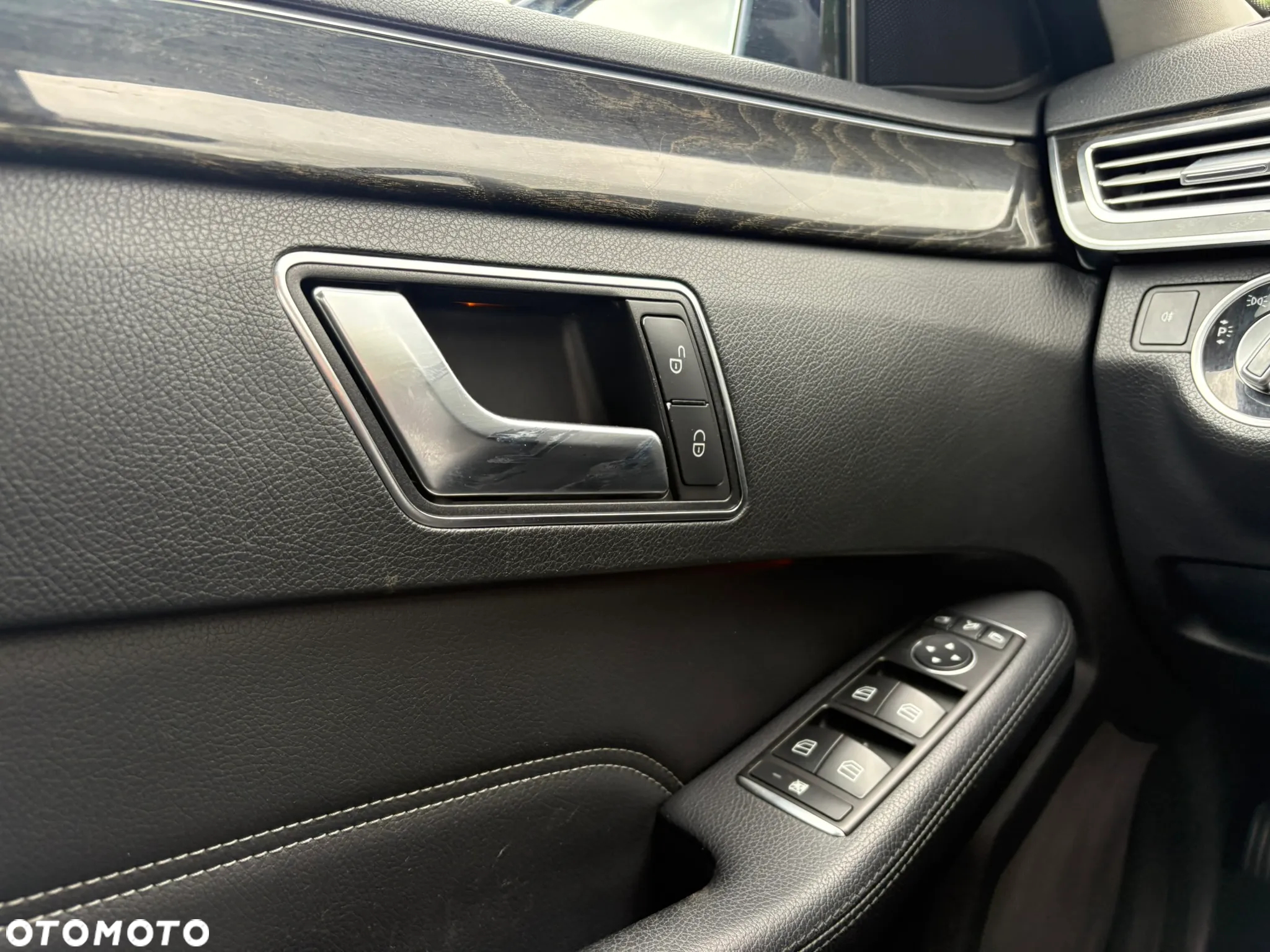 Mercedes-Benz Klasa E 300 T BlueTEC 9G-TRONIC - 17
