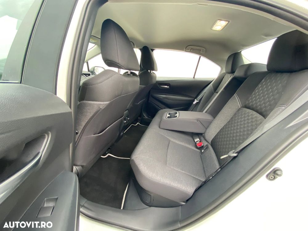 Toyota Corolla Sedan 1.8 HSD Business - 7