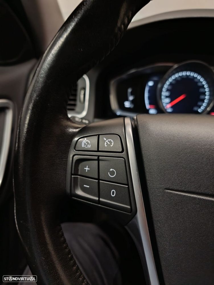Volvo V60 2.4 D6 Momentum AWD Phev - 21