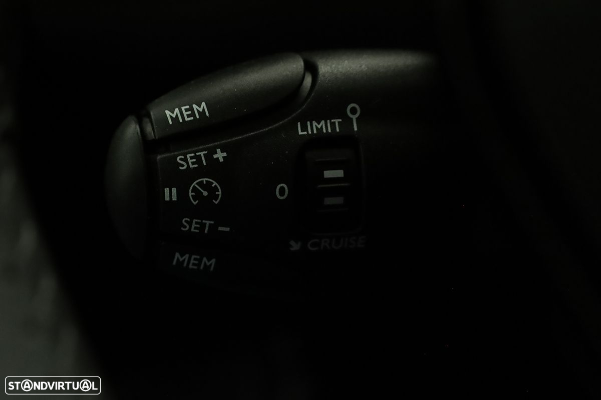 Peugeot 2008 1.2 PureTech Allure EAT8 - 18
