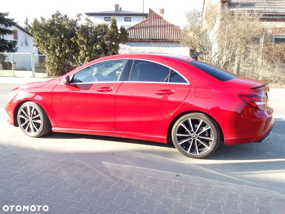 Mercedes-Benz CLA 180 7G-DCT Urban - 23