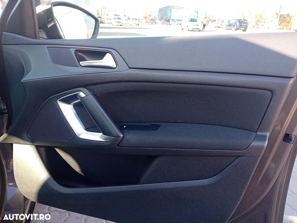 Peugeot 308 125 THP Active - 11
