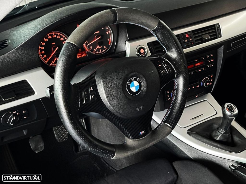 BMW 320 i Coupe - 24
