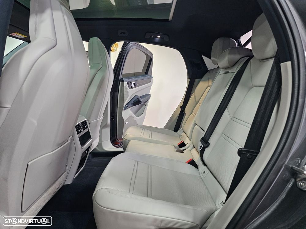 Porsche Cayenne Coupé E-Hybrid Platinum Edition - 12