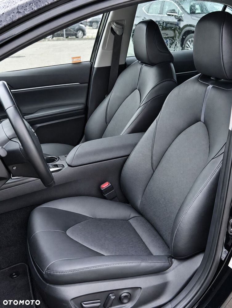 Toyota Camry 2.5 Hybrid Comfort CVT - 21