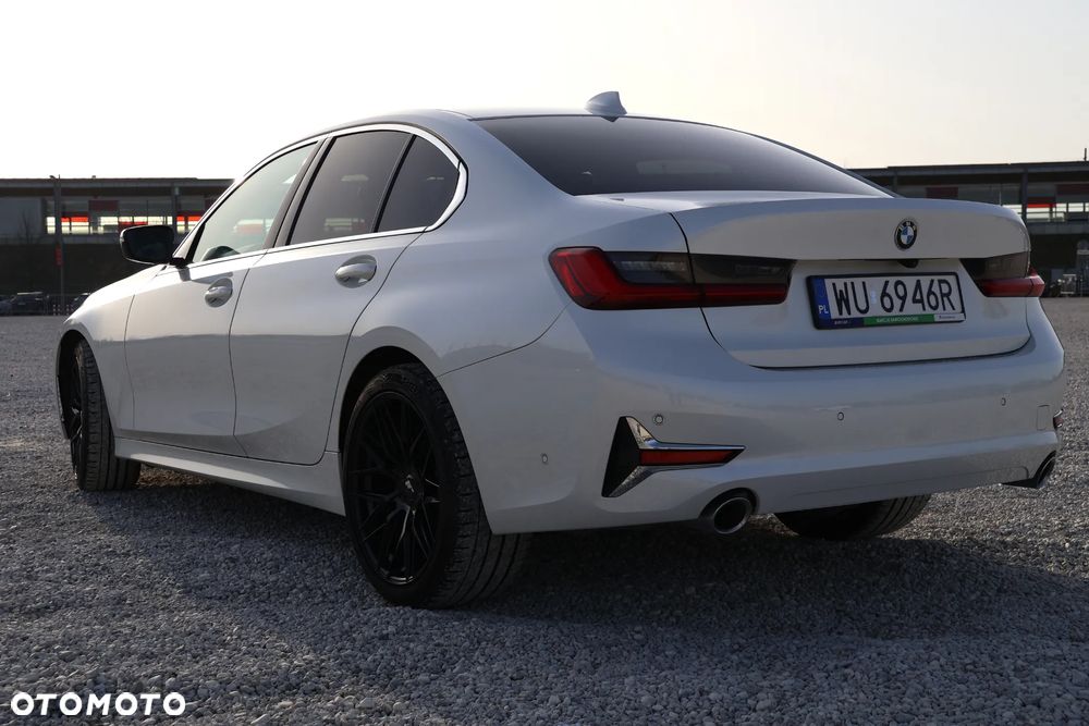 BMW Seria 3 320d xDrive Luxury Line - 9