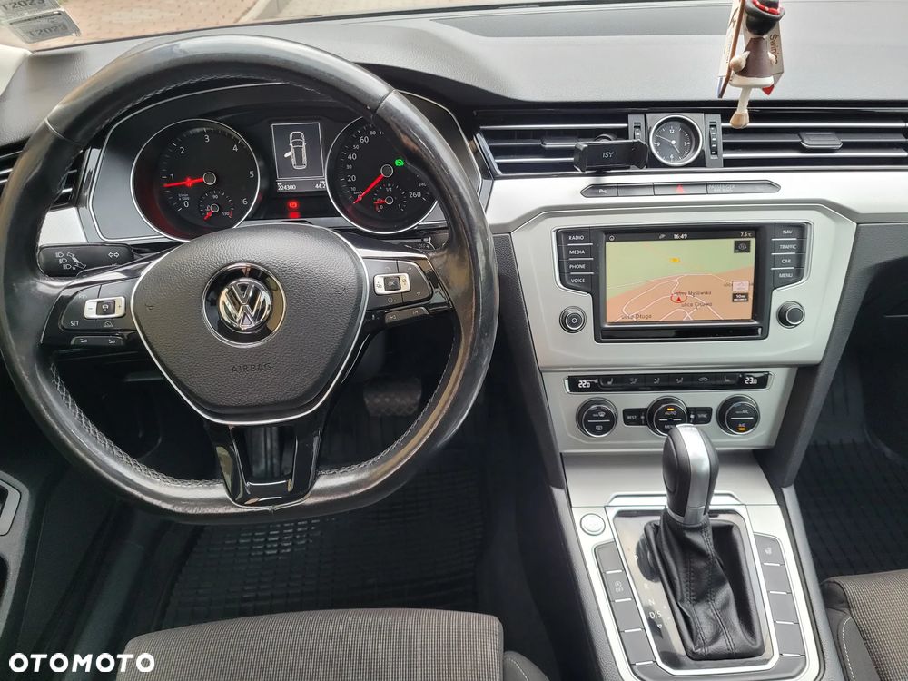 Volkswagen Passat - 8