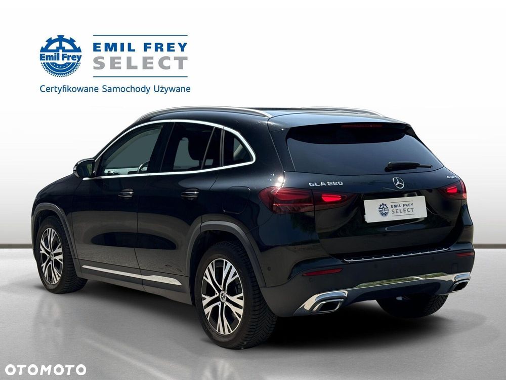 Mercedes-Benz GLA - 4