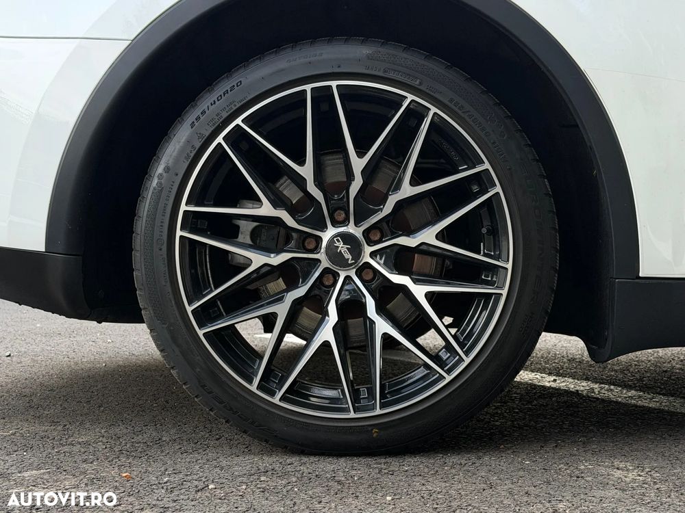 Tesla Model Y Long Range Dual Motor AWD - 23