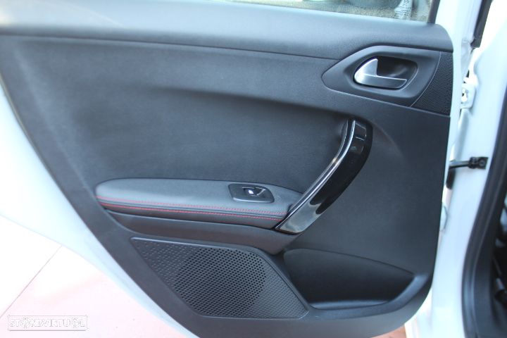 Peugeot 208 1.2 PureTech GT Line EAT6 - 18