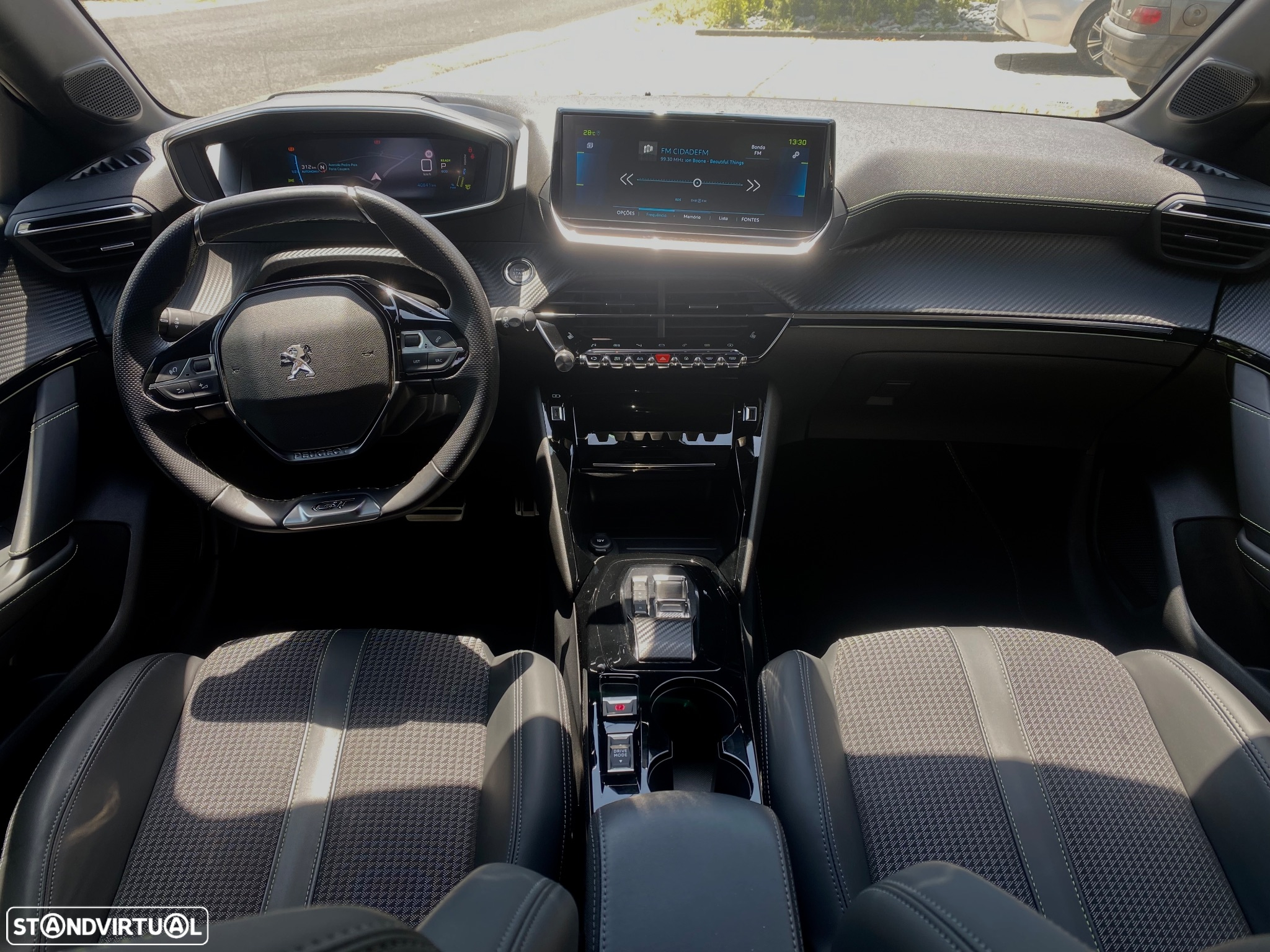 Peugeot e-208 GT - 16