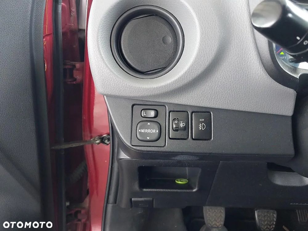 Toyota Yaris - 16