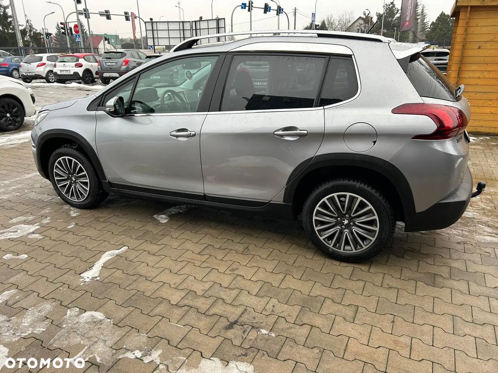Peugeot 2008 1.2 Pure Tech Allure S&S - 10