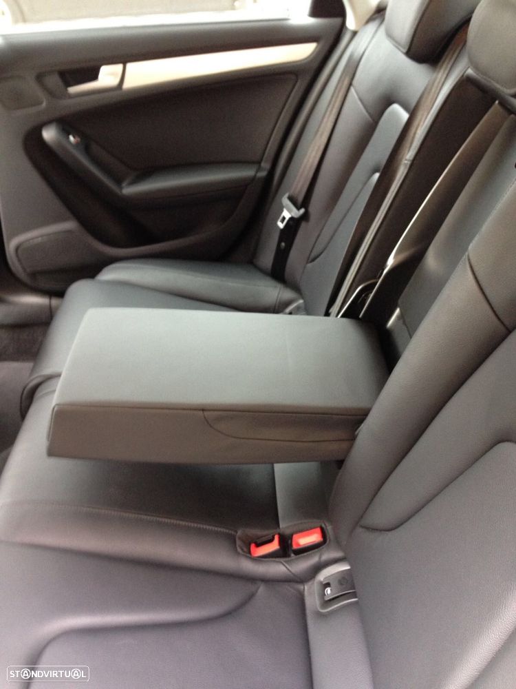Audi A4 2.0 TDI Business Line S-line - 8