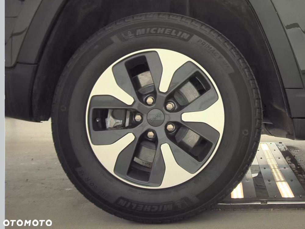 Jeep Grand Cherokee - 24