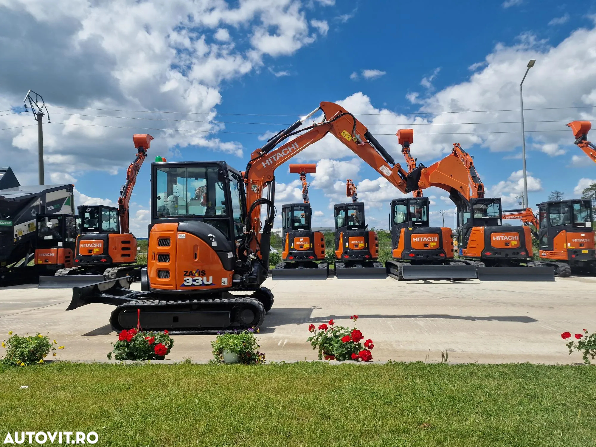 Hitachi ZX33, 3,7 tone, 2023/05, 1.163h, CUPLA RAPIDA+3 CUPE NOI, Senile 80% bune, Instalatia de picon pe brate, Sistem antifurt, Aer conditioinat, adanc sapare 4mc, ridica tevi de 2,5tone, STARE FOARTE BUNA< CA NOU, posibilitate leasing 4 ani-36900 EUR+Tva - 4