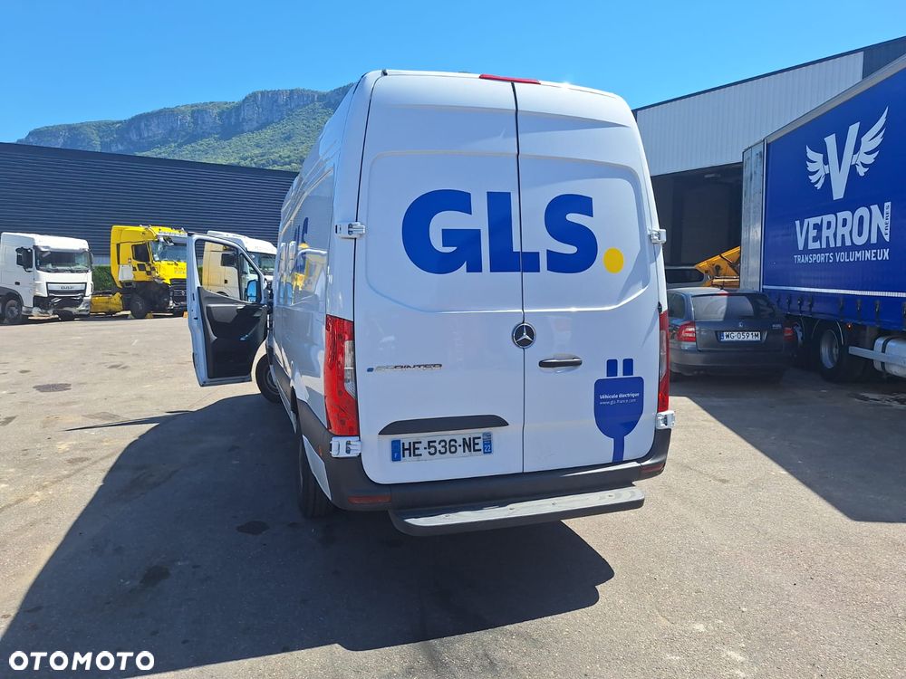 Mercedes-Benz Sprinter - 14