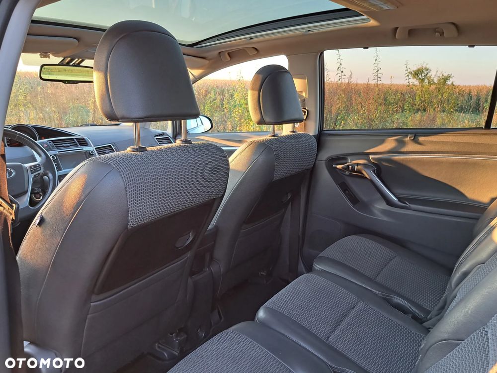 Toyota Verso 1.6 D-4D Prestige - 17