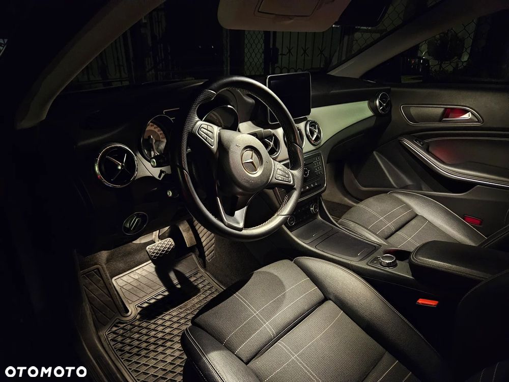 Mercedes-Benz CLA 200 7G-DCT Urban - 7