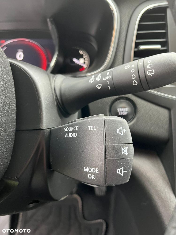 Renault Megane TCe 140 GPF LIMITED - 26