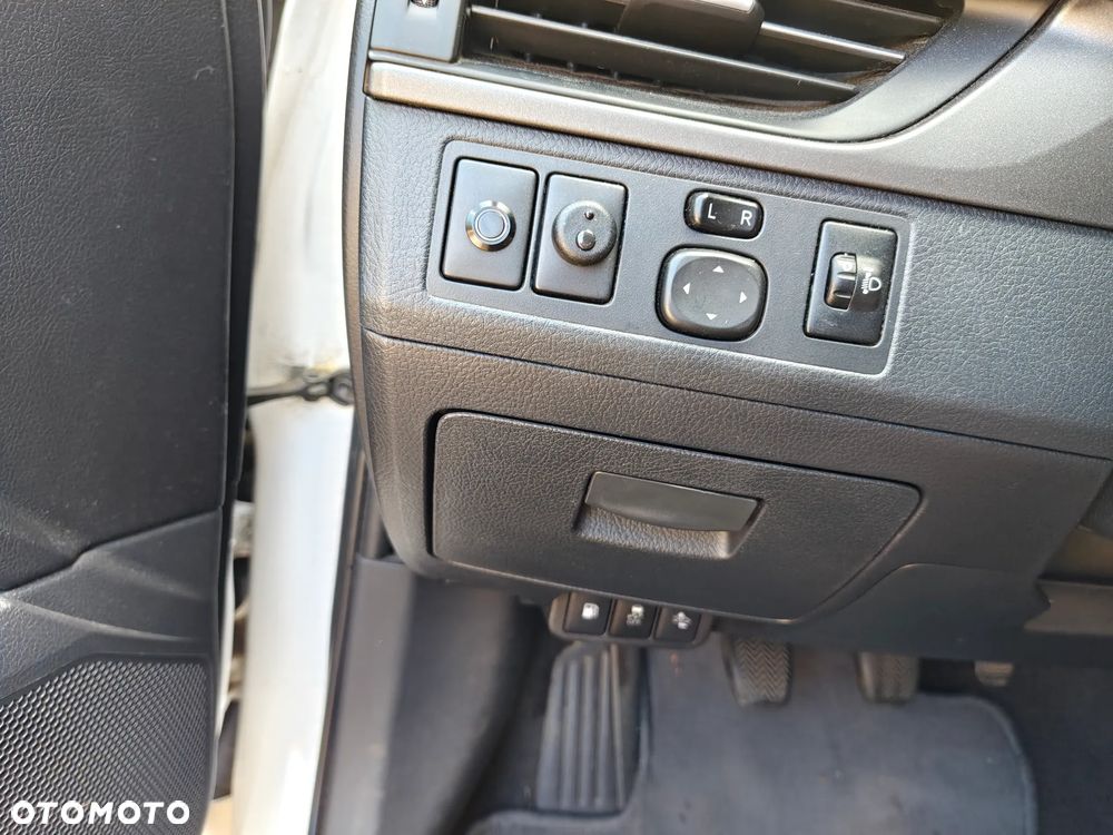 Toyota Avensis 1.8 Premium - 22