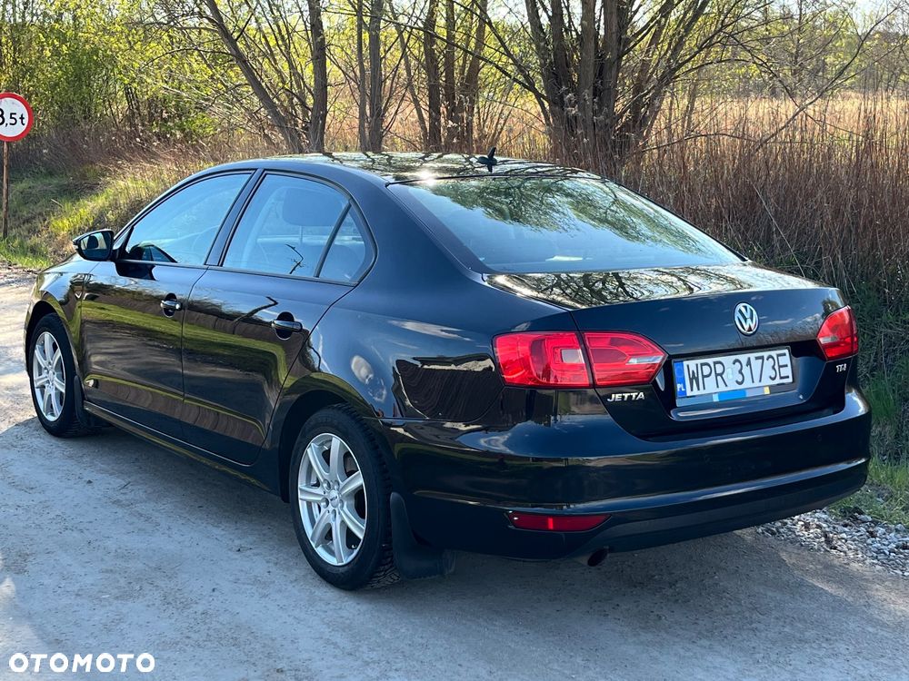 Volkswagen Jetta 1.6 TDI Comfortline - 4