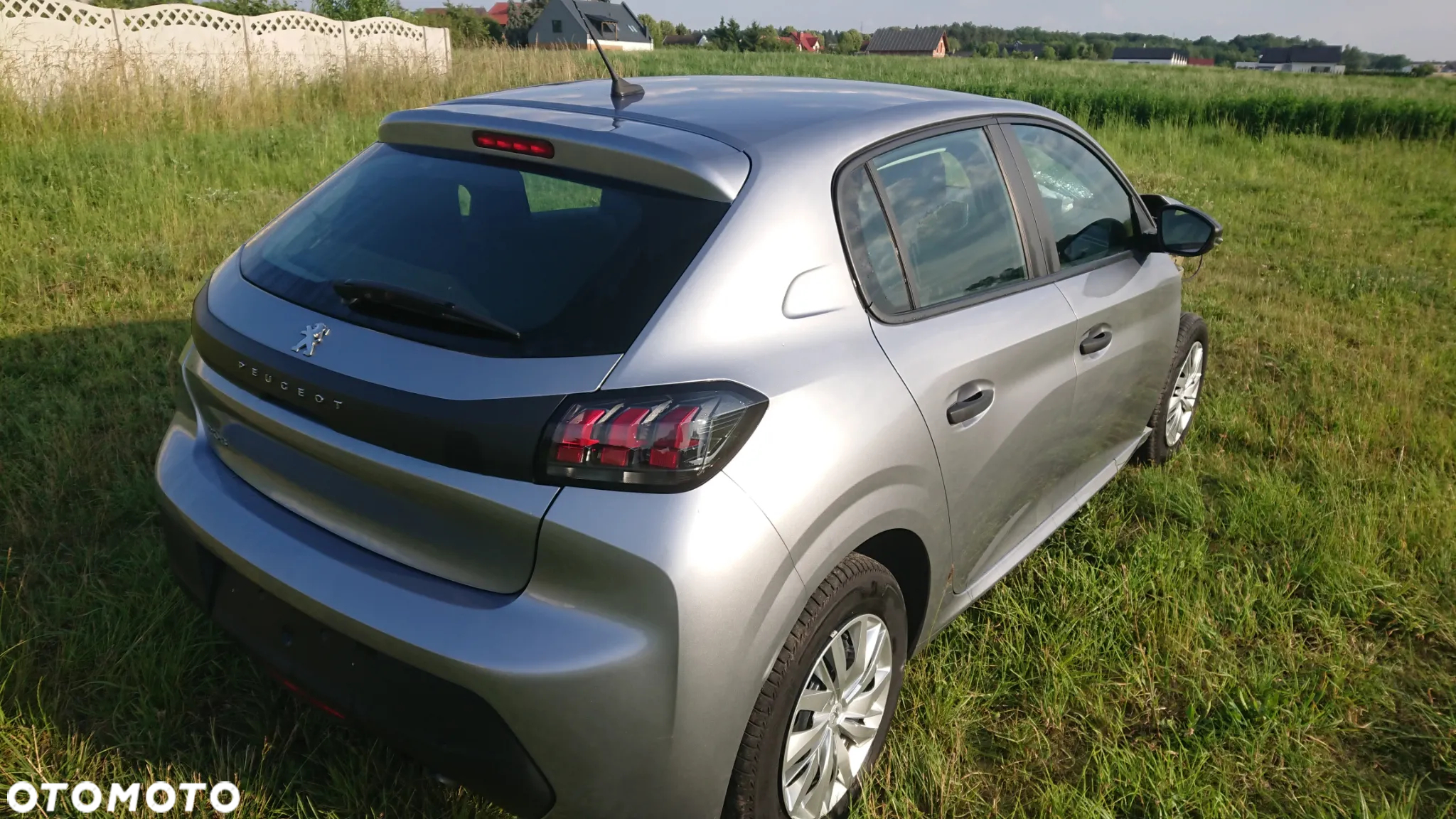 Peugeot 208 - 13