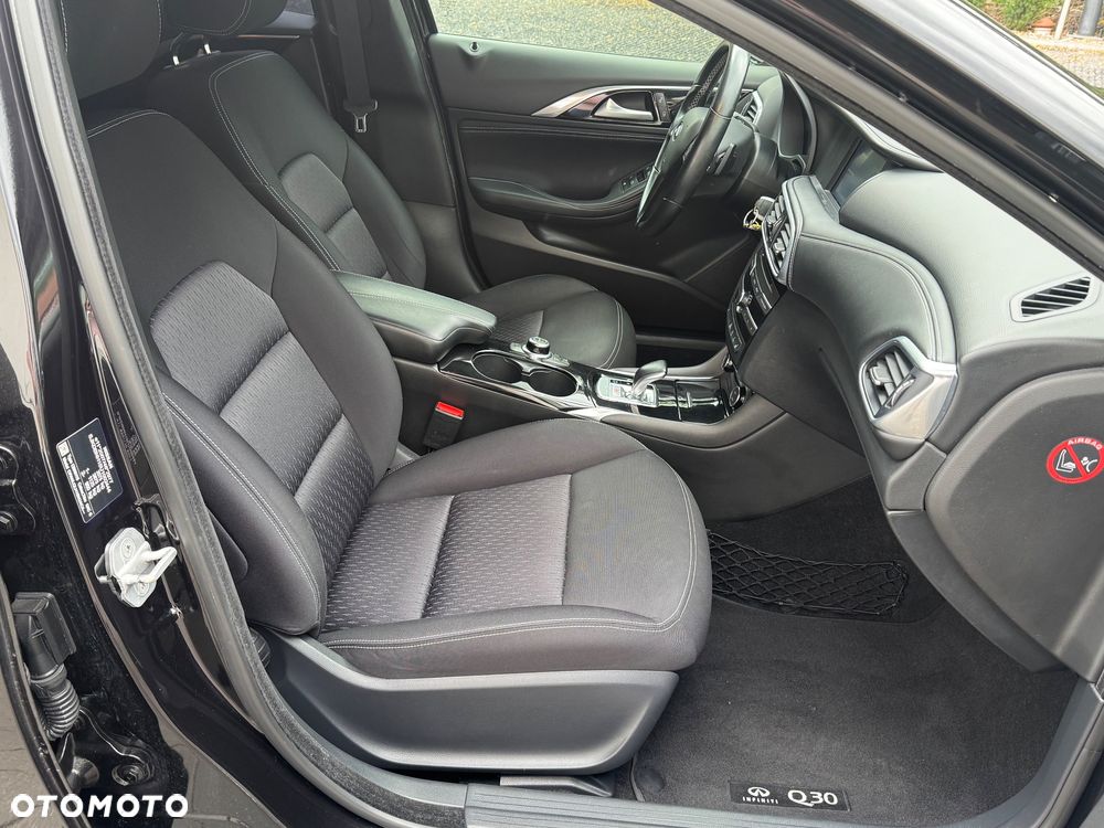 Infiniti Q30 2.2d DCT - 20