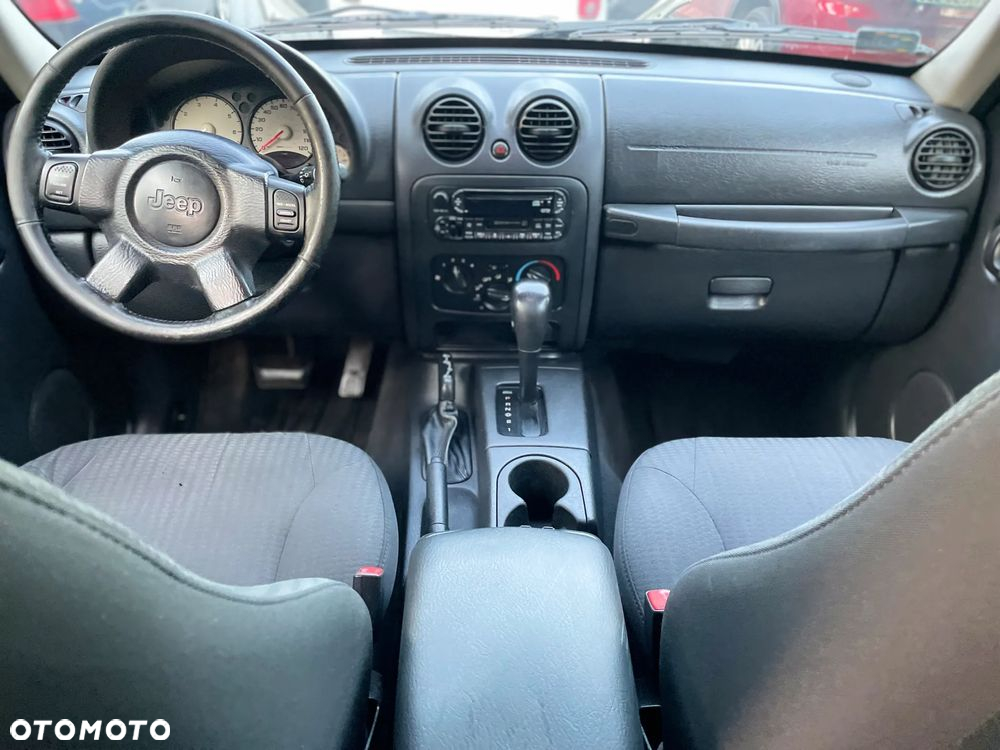 Jeep Liberty 3.7 4x4 - 12
