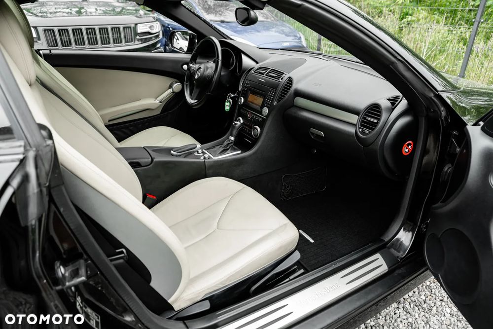 Mercedes-Benz SLK 200 BlueEFFICIENCY 7G-TRONIC Roadster pur - 23