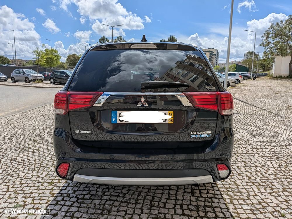 Mitsubishi Outlander 2.0 Intense - 24
