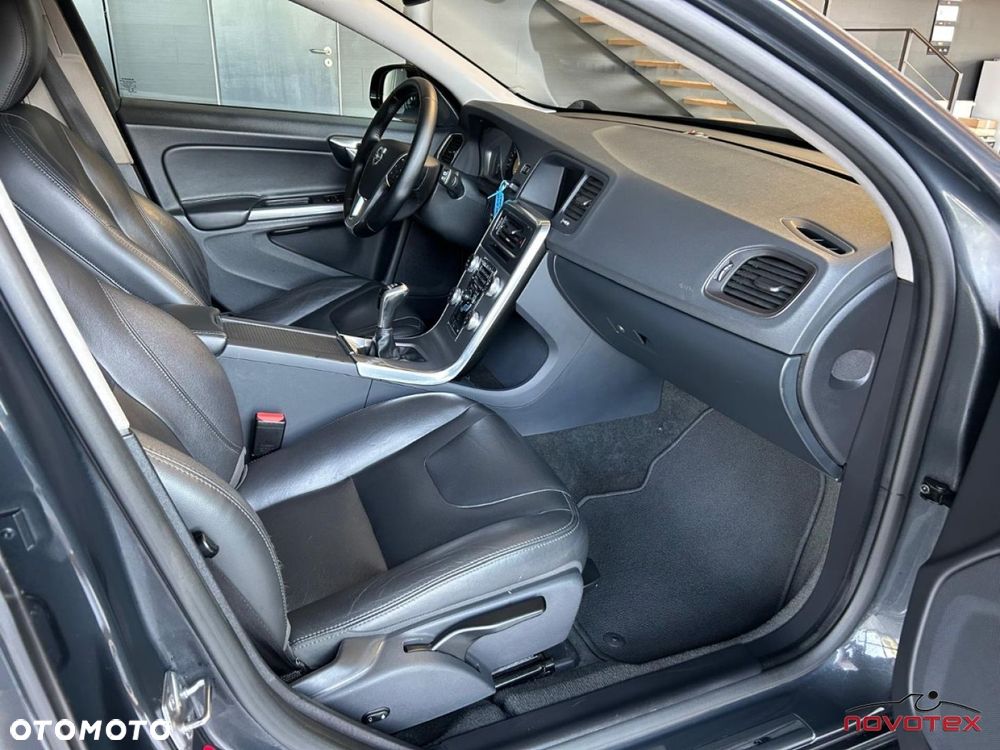 Volvo V60 Cross Country D3 Drive-E Momentum - 16