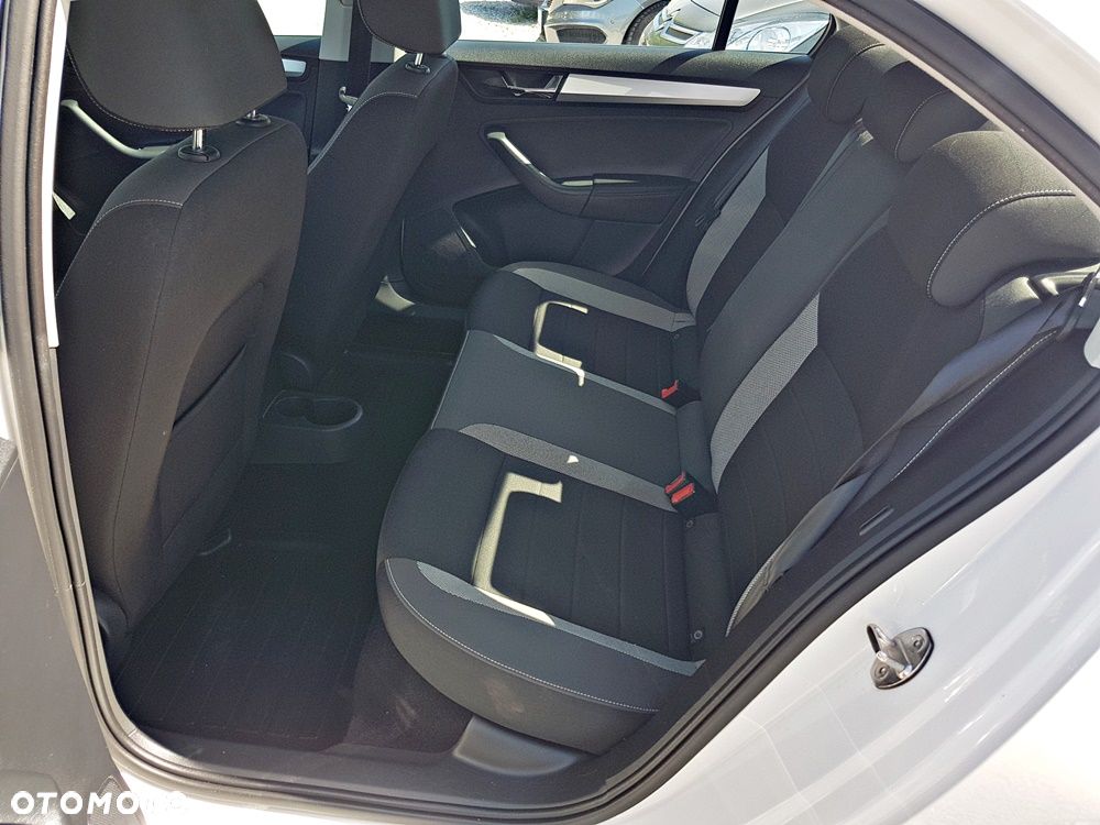 Skoda RAPID 1.6 TDI DPF Ambition - 23