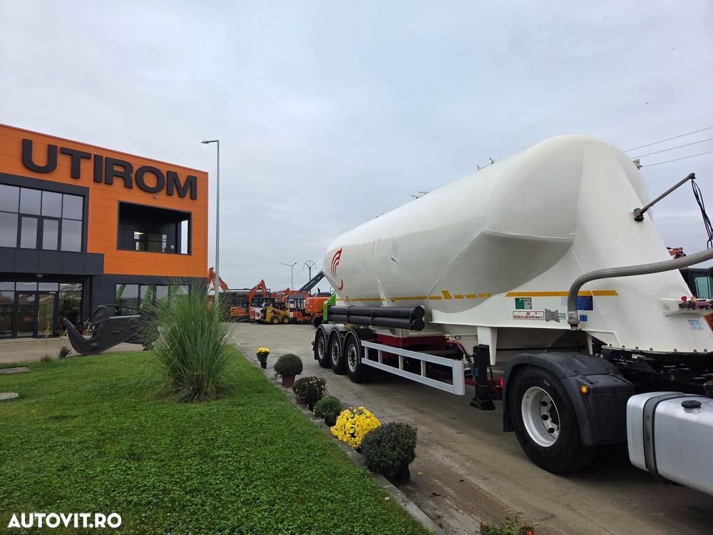 Kaessbohrer Transport CIMENT VRAC, 40mc, Masa propie 5,1t, Jante ALUMINIU, Capacitate 40mc, Axe SAF, Picioare sprijin, Produsa in GERMANIA, rulata in GERMANIA, Posibilitate leasing-PROMOTIE 29.900 EUR+Tva - 19