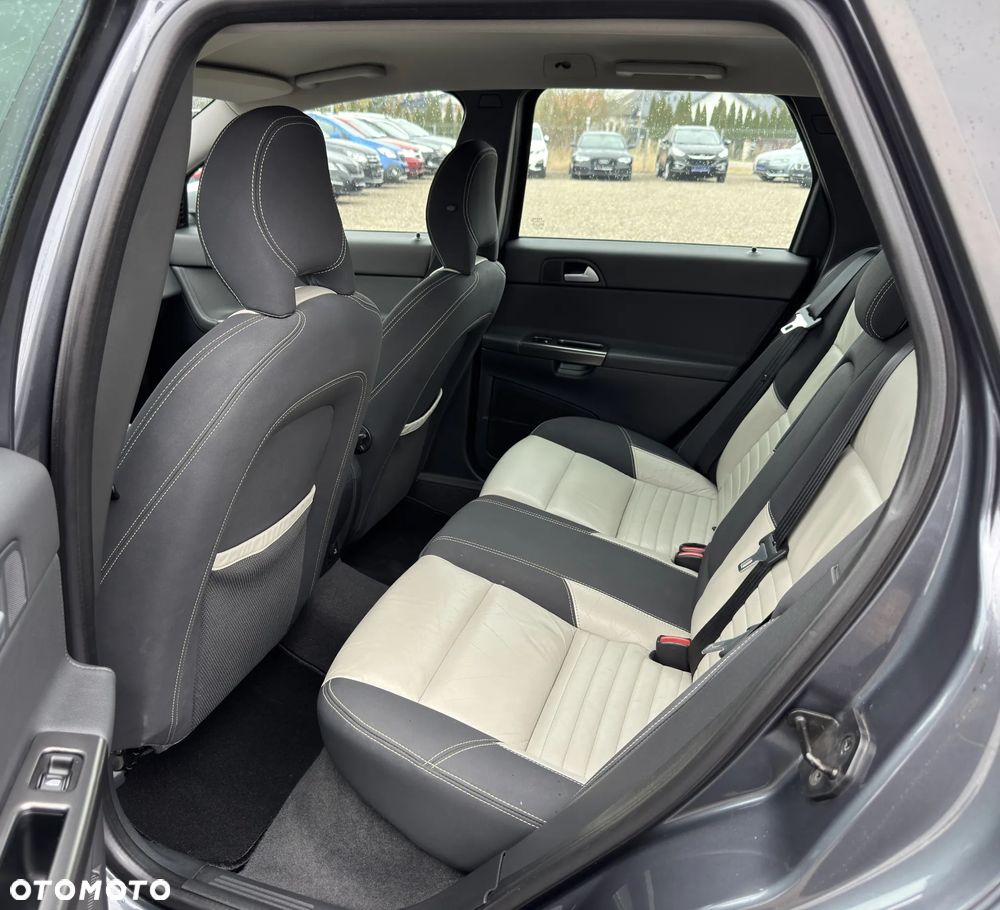 Volvo V50 T5 R-Design Summum - 25
