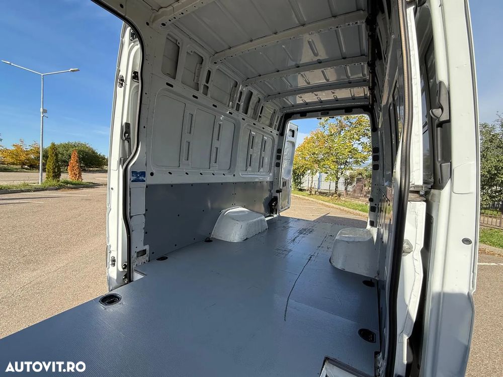 Mercedes-Benz Sprinter - 15