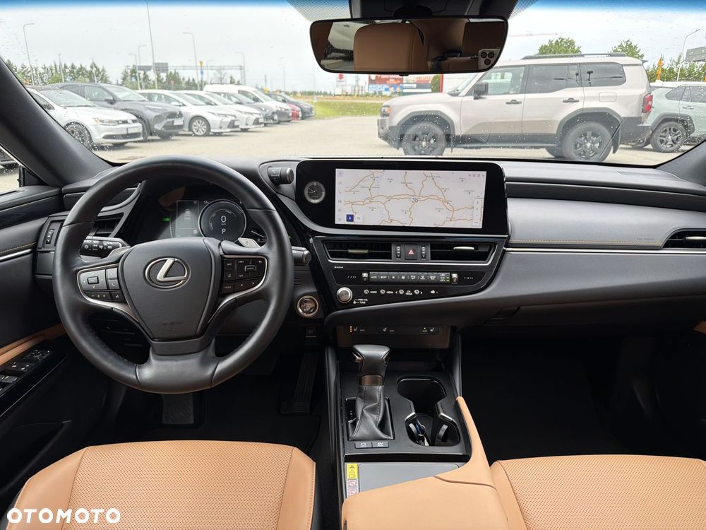 Lexus ES 300h Business Edition - 11