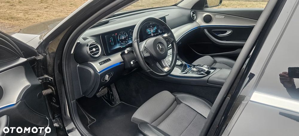 Mercedes-Benz Klasa E 220 d 9G-TRONIC - 23