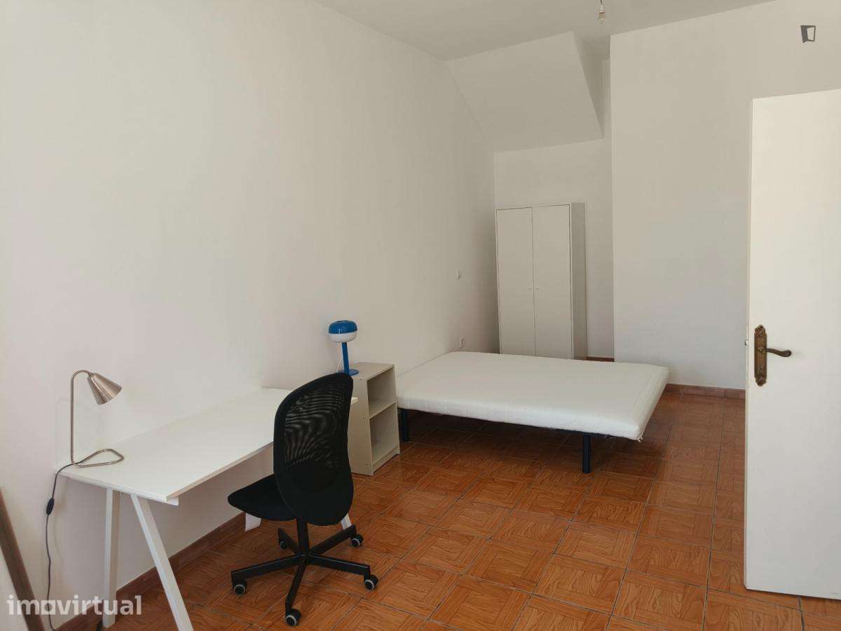 Quarto - localizado em Cedofeita Porto - Grande imagem: 5/13