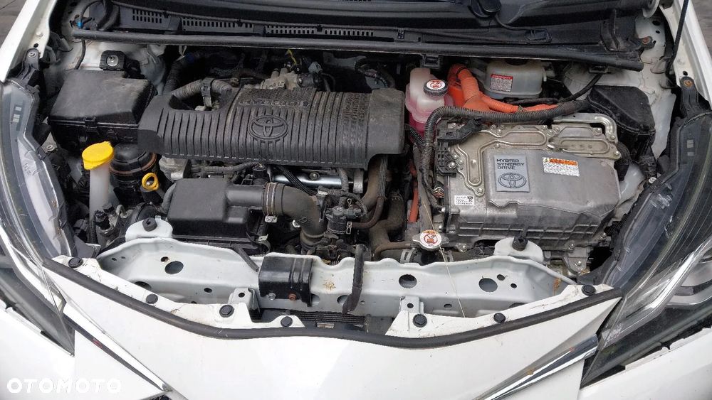 Toyota Yaris Hybrid 100 Premium - 16