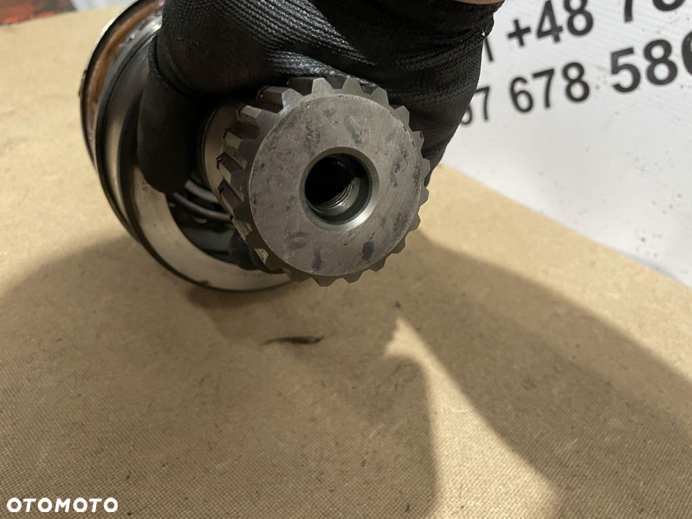 Valtra S354 Massey 8480 - skrzynia biegów - wałek ataku 12z  945100410010 - 3