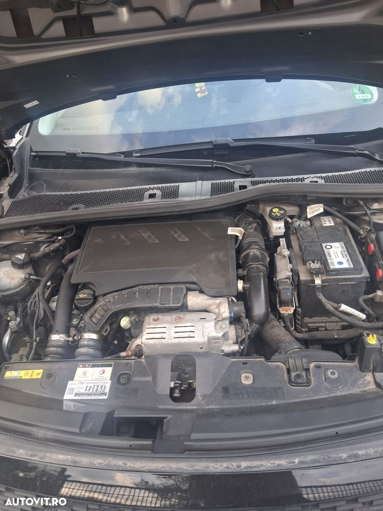 Peugeot 2008 1.2 L PureTech STT Allure - 2