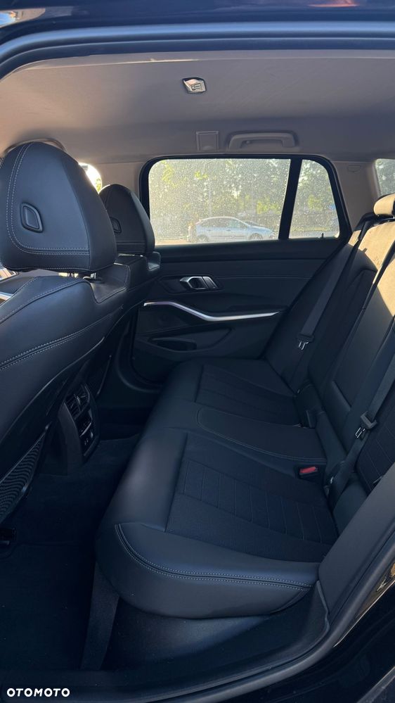 BMW Seria 3 320d Sport Line Shadow sport - 26