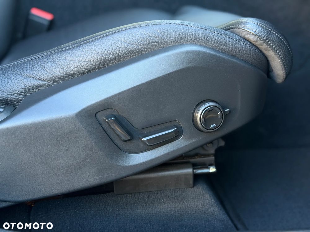 Volvo XC 60 B5 B AWD Plus Bright - 26