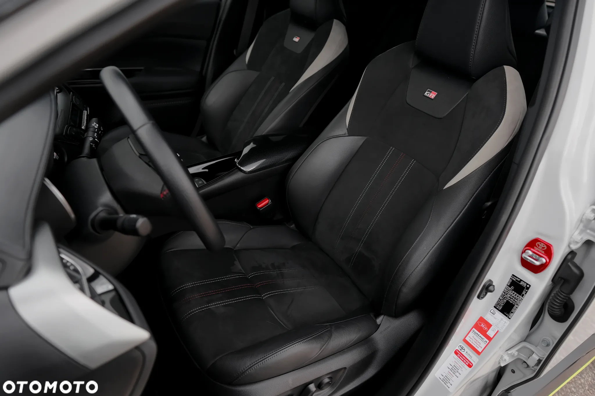 Toyota C-HR 2.0 Hybrid GR Sport - 28