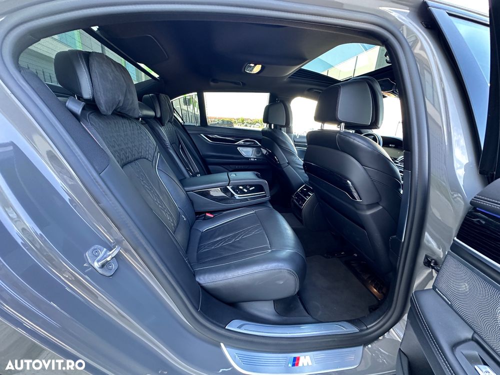 BMW Seria 7 745e - 39