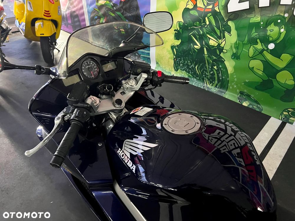 Honda VFR - 22