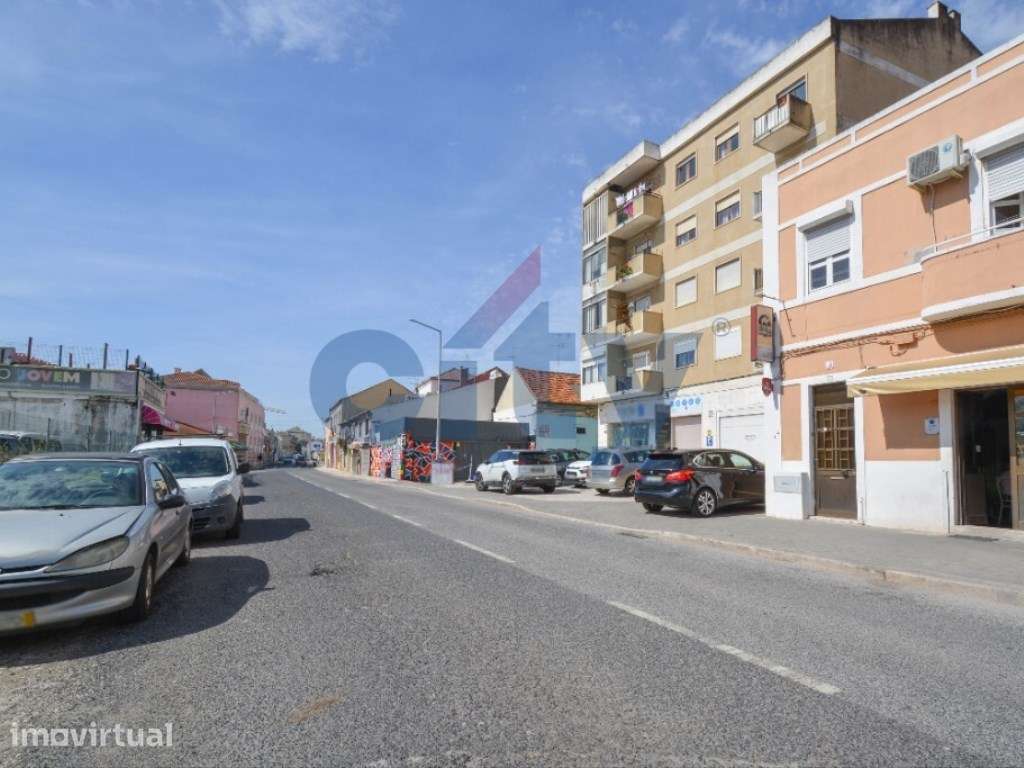 Terreno à venda na Rua Almirante Gago Coutinho entre a Póvoa de San... - Grande imagem: 2/23