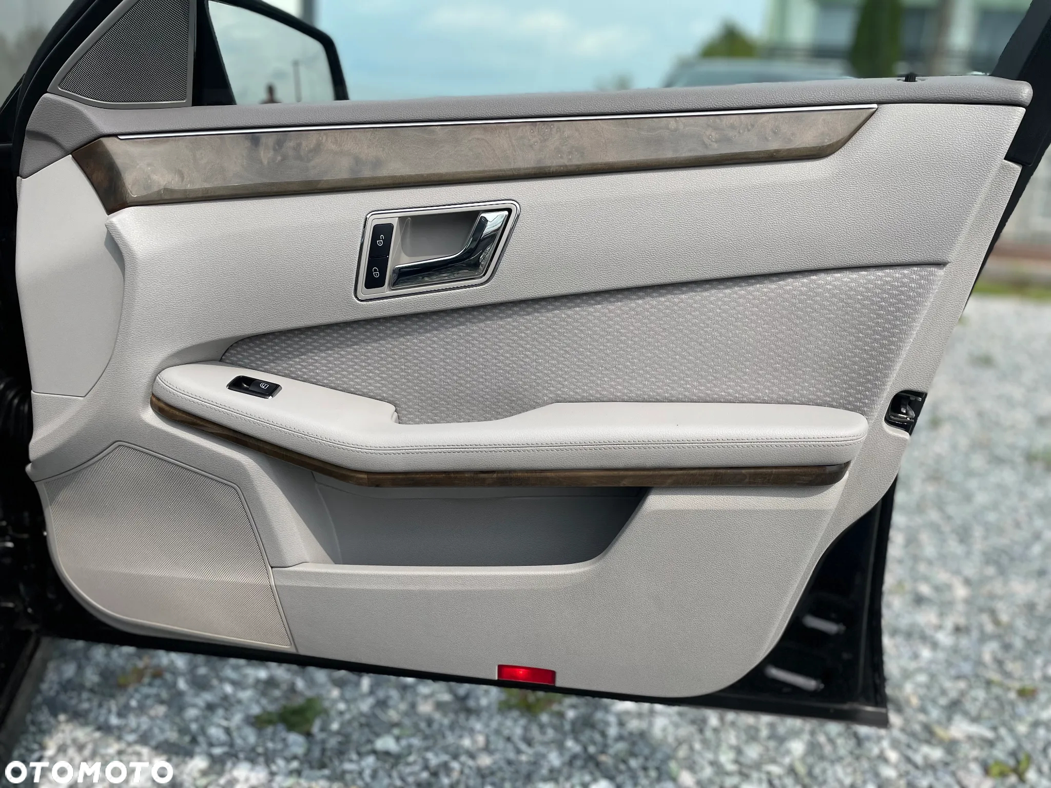Mercedes-Benz Klasa E 350 CGI BlueEffICIENCY Avantgarde - 23