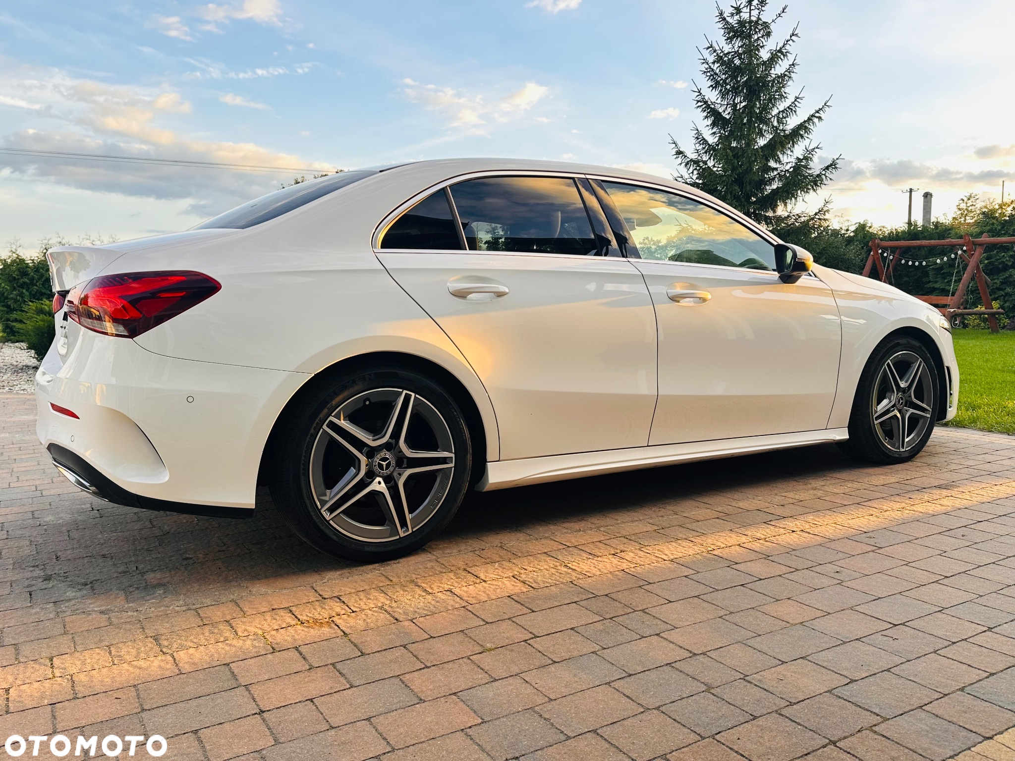 Mercedes-Benz Klasa A 180 7G-DCT AMG Line - 3